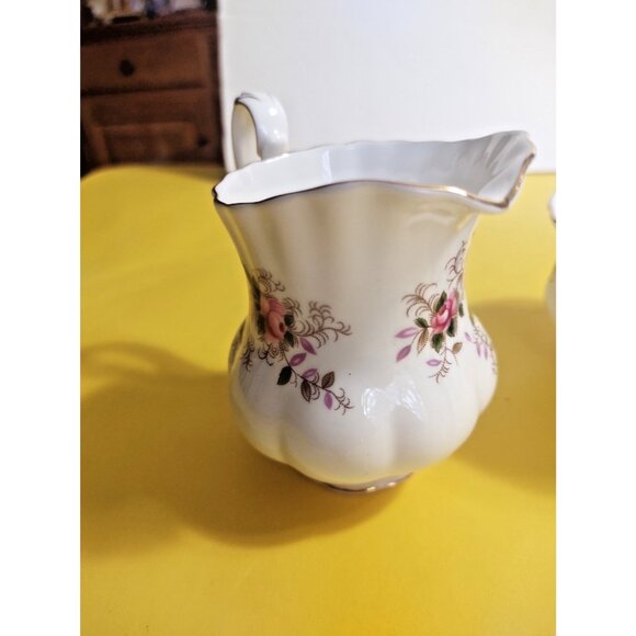 Royal Albert Lavender Rose Cream & Sugar Bowl Set Like New - Picture 7 of 16